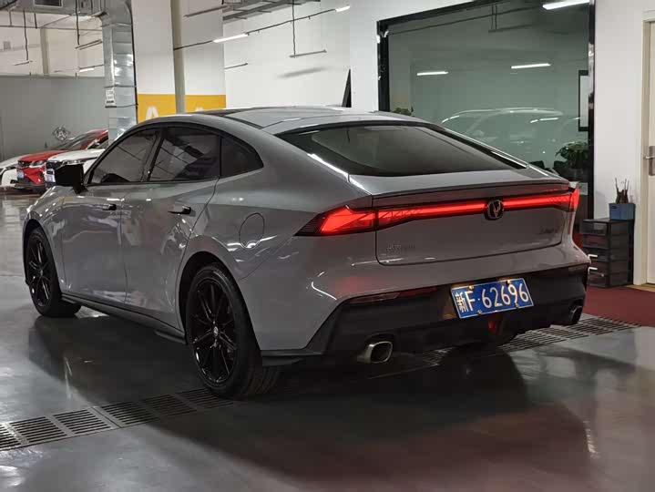 Changan UNI-V 2023 1.5 T Premium — фото 7