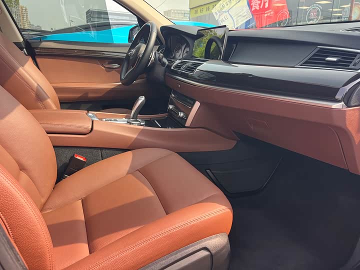 BMW 5-Series 2014 528i Leading — фото 6