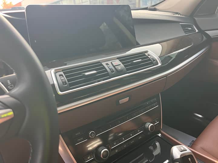 BMW 5-Series 2014 528i Leading — фото 10