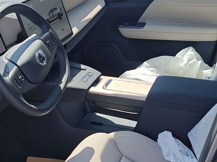 Volvo XC70 Hybrid 2026 4 WD Core — фото 3
