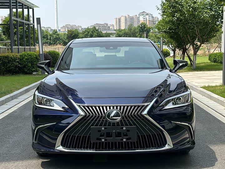Lexus ES 2020 200 — фото 2