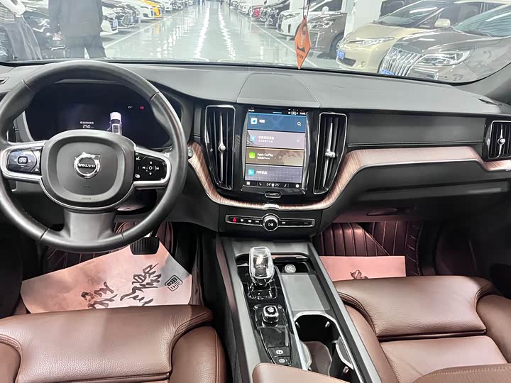 Volvo XC60 2025 B 5 4 WD — фото 12