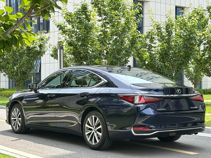 Lexus ES 2020 200 — фото 28