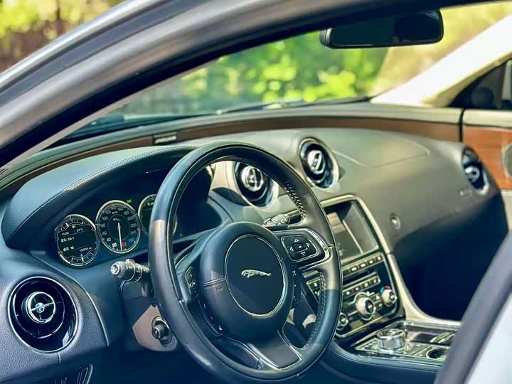 Jaguar XJ 2014 XJL 2.0 T 2 WD — фото 4