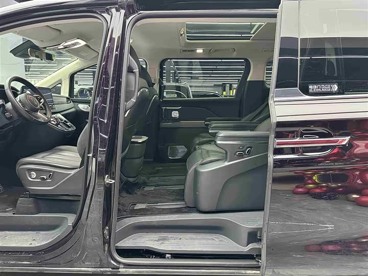 Hongqi HQ9 PHEV 2024 2.0 T 4 WD — фото 6