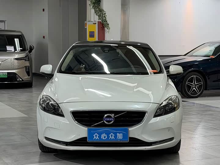 Volvo V40 2016 T 3 — фото 2