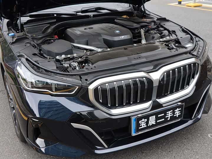 BMW 5-Series 2025 530 Li Leading M — фото 9