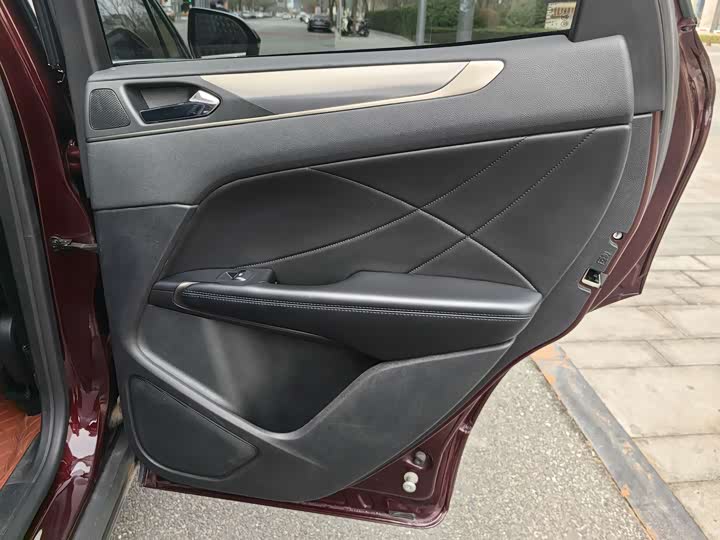 Lincoln MKC 2017 2.0 T 2 WD — фото 12