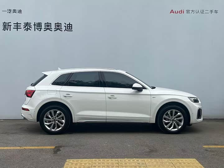Audi Q5L 2022 40 T — фото 3