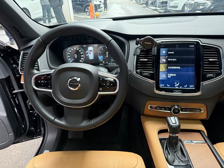 Volvo XC90 2018 T 6 7 — фото 13