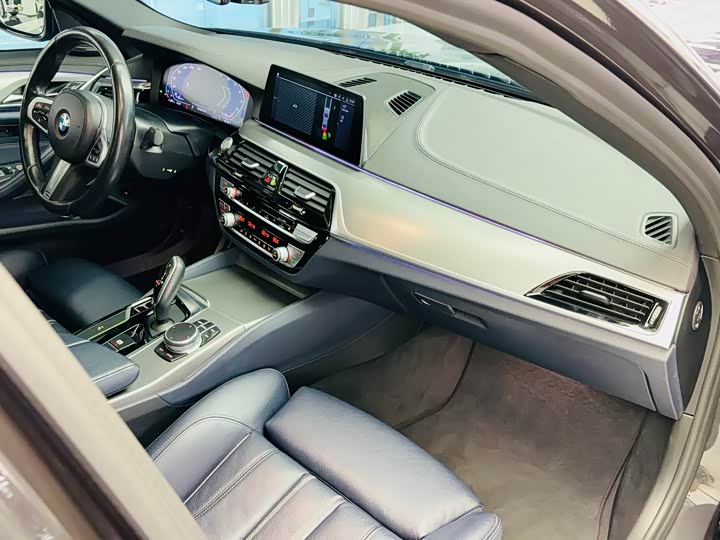 BMW 5 Series — фото 15