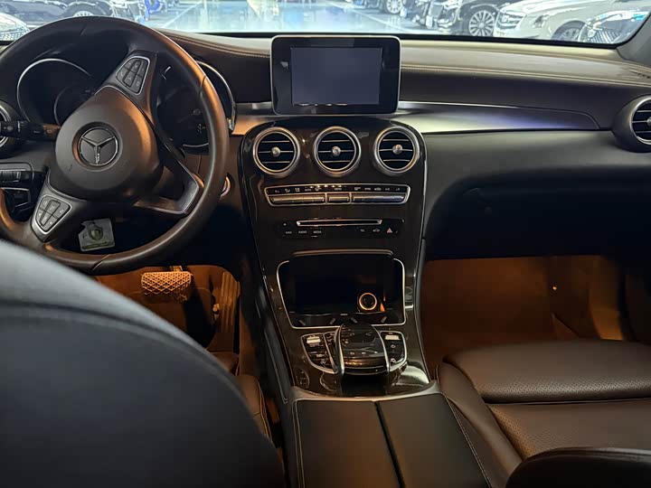 Mercedes-Benz GLC 260 4MATIC люкс — фото 16