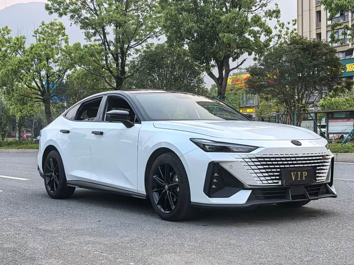 Changan UNI-V 2023 1.5 T — фото 4