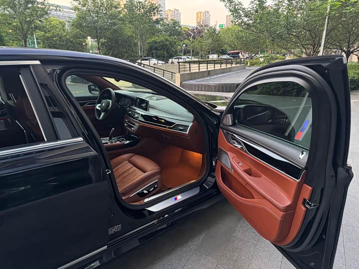 BMW 7-Series 2018 750 Li x Drive M — фото 26