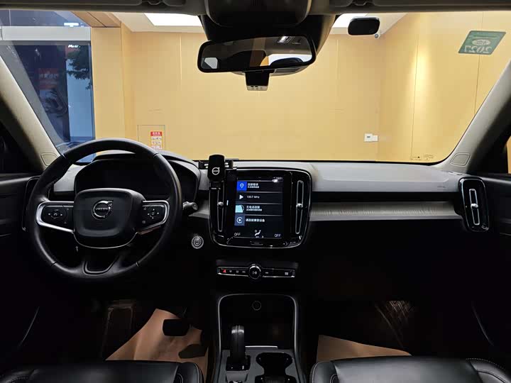 Volvo XC40 2020 T 3 — фото 20
