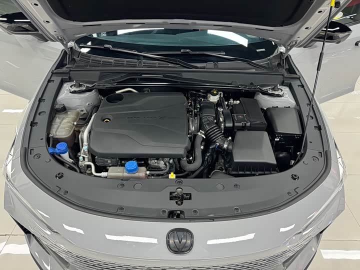 Changan UNI-V 2023 1.5 T Premium — фото 23