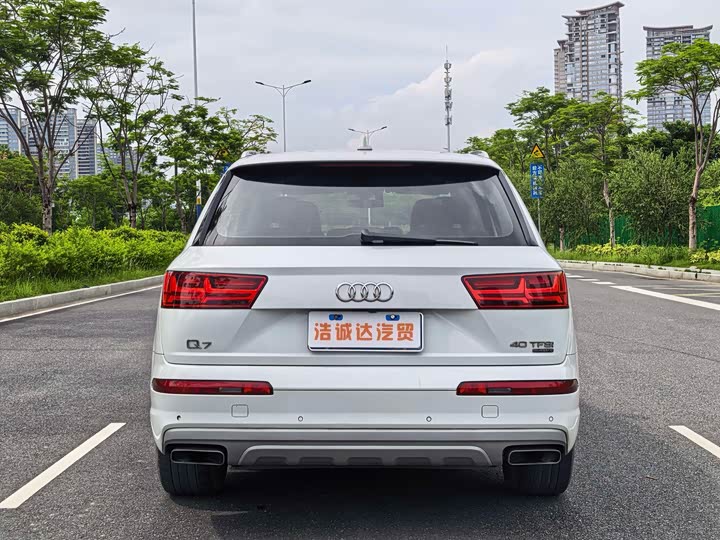 Audi Q7 40 TFSI S line спорт — фото 19
