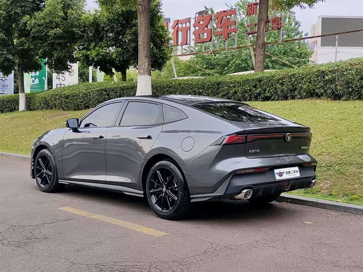 Changan UNI-V 2023 1.5 T Premium — фото 4