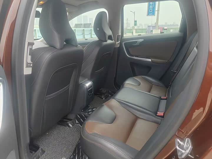 Volvo XC60 2016 T 5 AWD — фото 9