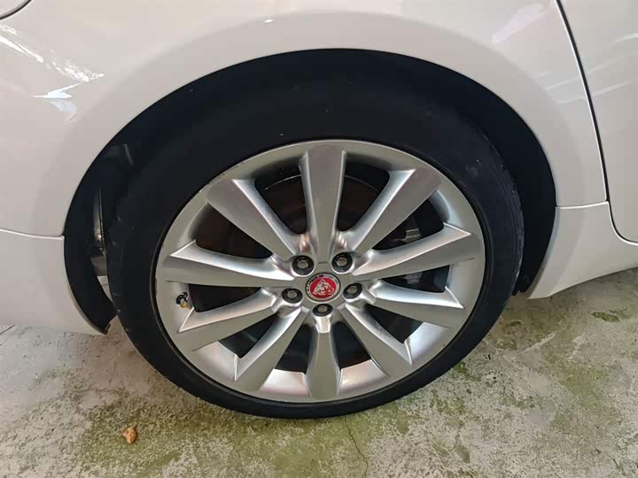 Jaguar XF 2015 XF 2.0 T — фото 26