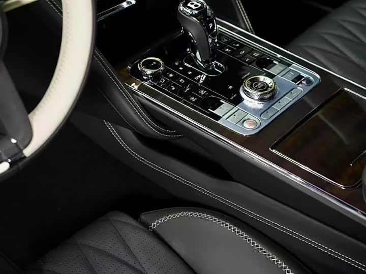 Bentley Flying Spur — фото 8