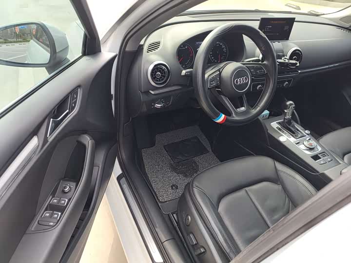 Audi A3 2017 Sportback 40 TFSI — фото 11