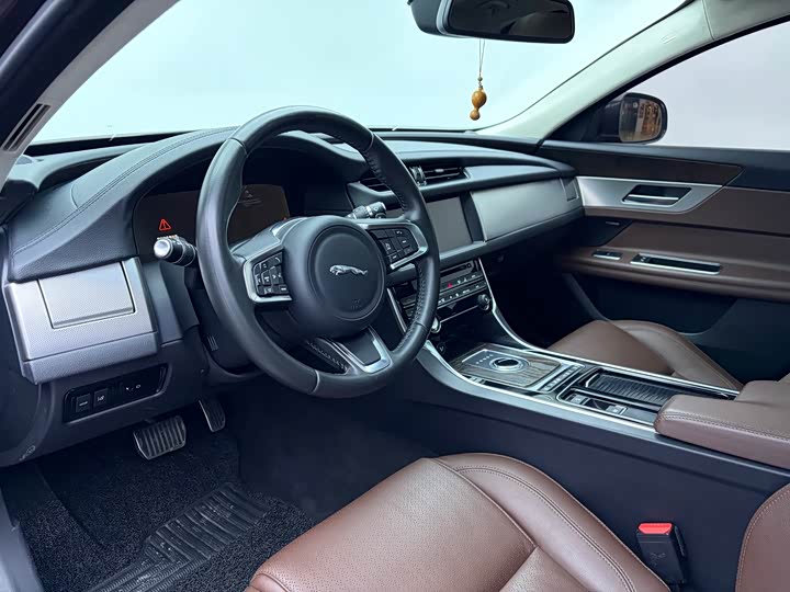 Jaguar XFL 2018 XFL 2.0 T 250 PS — фото 7