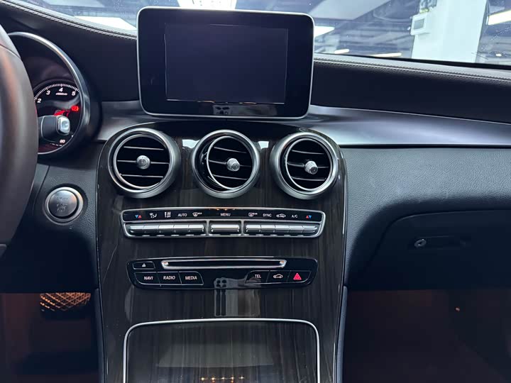Mercedes-Benz GLC 2018 GLC 260 4 MATIC Luxury — фото 8