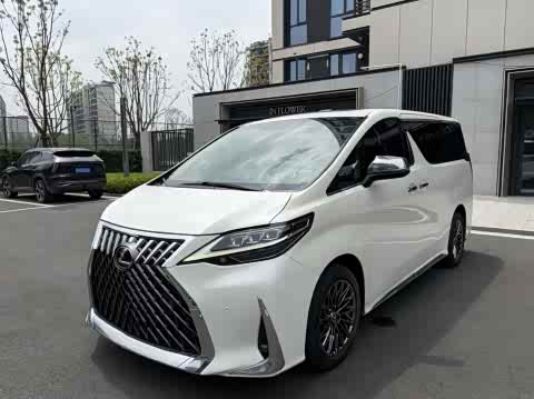 Toyota Alphard — фото 14