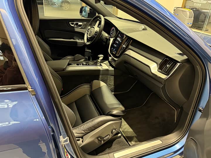 Volvo XC60 2020 T 5 4 WD — фото 18
