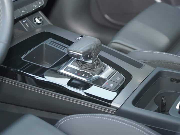 Audi Q5L 2024 40 TFSI — фото 14