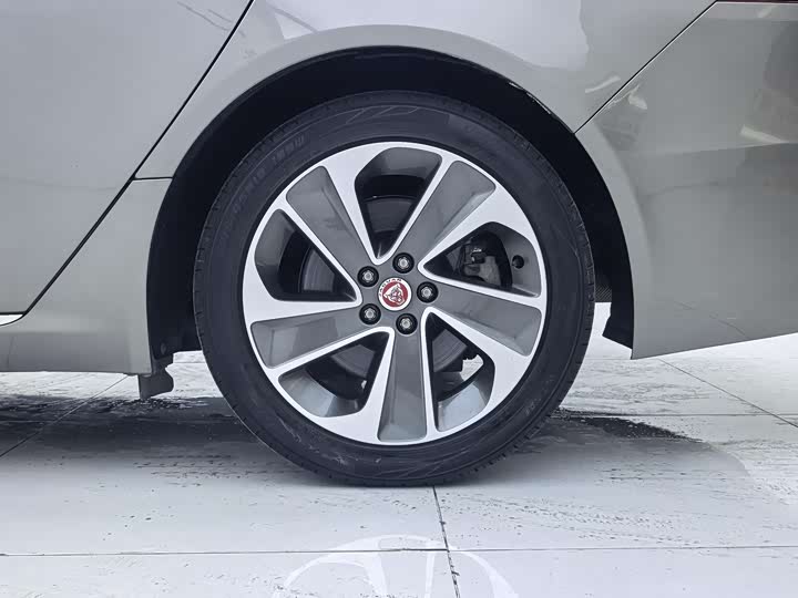Jaguar XFL 2022 XFL 2.0 T P 200 2 WD — фото 23