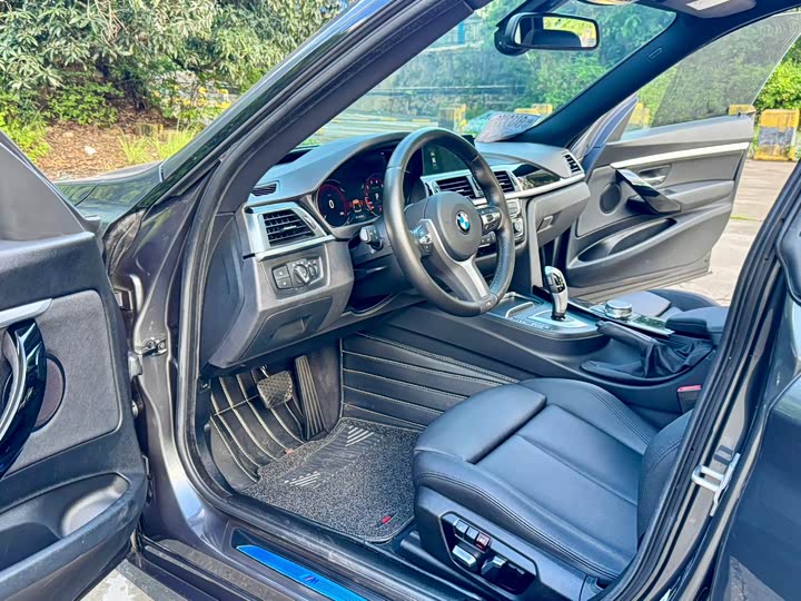 BMW 3-Series 2020 320i M — фото 4