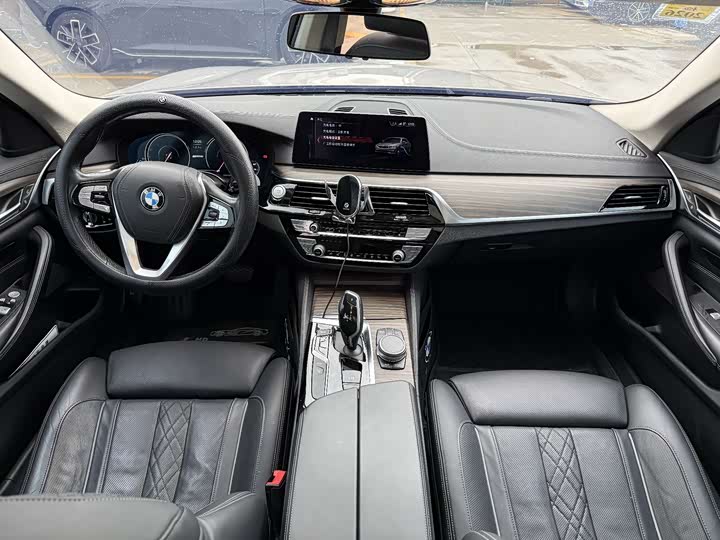 BMW 5-Series 2018 530 Le — фото 12