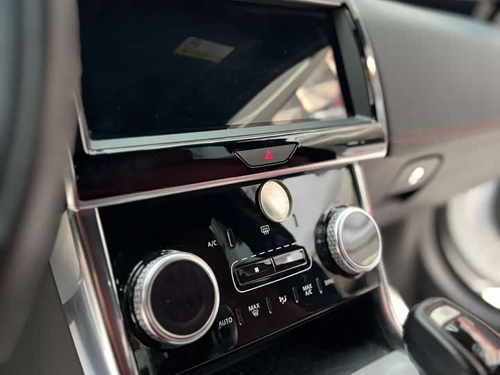 Jaguar XEL 2022 2.0 T 250 PS R-DYNAMIC S — фото 17