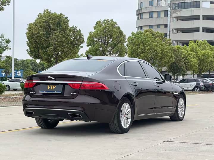 Jaguar XFL 2017 XFL 2.0 T 240 PS — фото 2