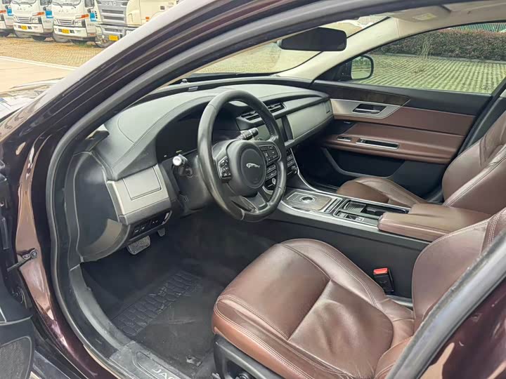 Jaguar XFL 2017 XFL 2.0 T 240 PS — фото 10