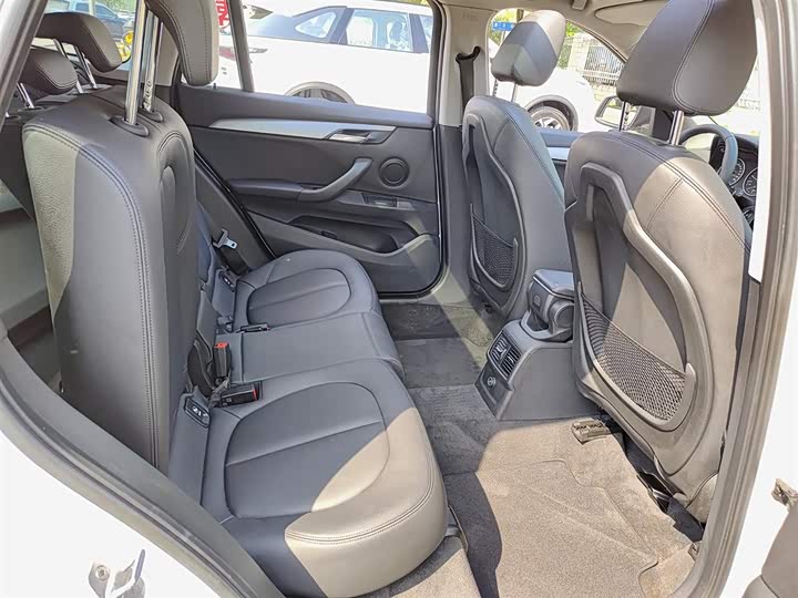 BMW X1 2016 s Drive 18 Li — фото 11
