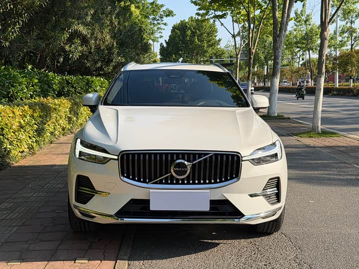 Volvo XC60 2023 B 5 4 WD — фото 2