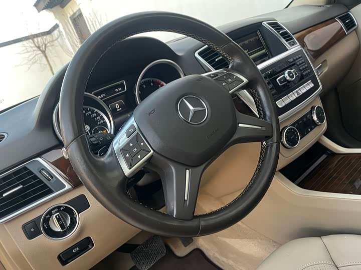 Mercedes-Benz M-Class 2015 ML 400 4 MATIC — фото 10