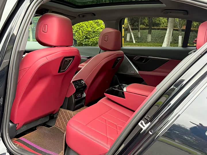 BMW 5-Series 2025 530 Li Leading M — фото 6