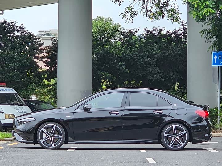 Mercedes-Benz A-Class 2025 AMG A 35 L 4 MATIC — фото 12