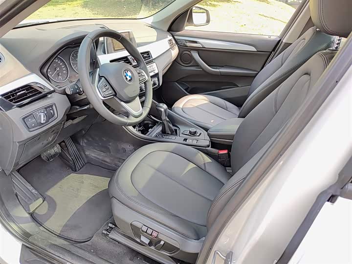 BMW X1 2016 s Drive 18 Li — фото 7