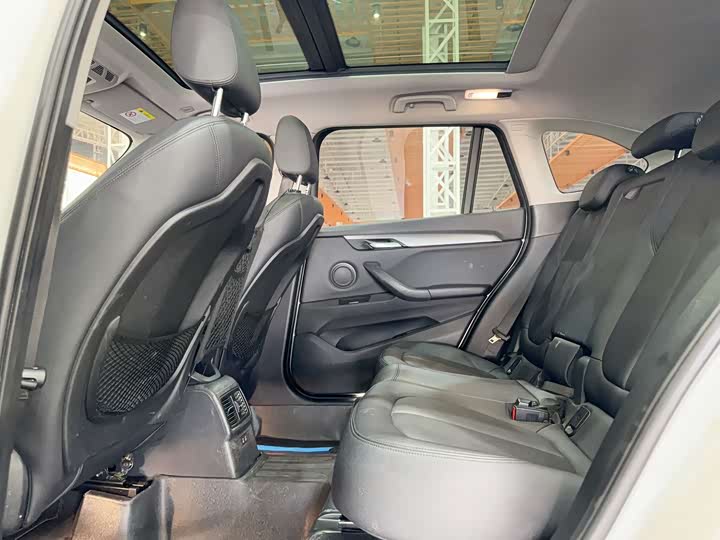 BMW X1 2019 s Drive 18 Li — фото 11