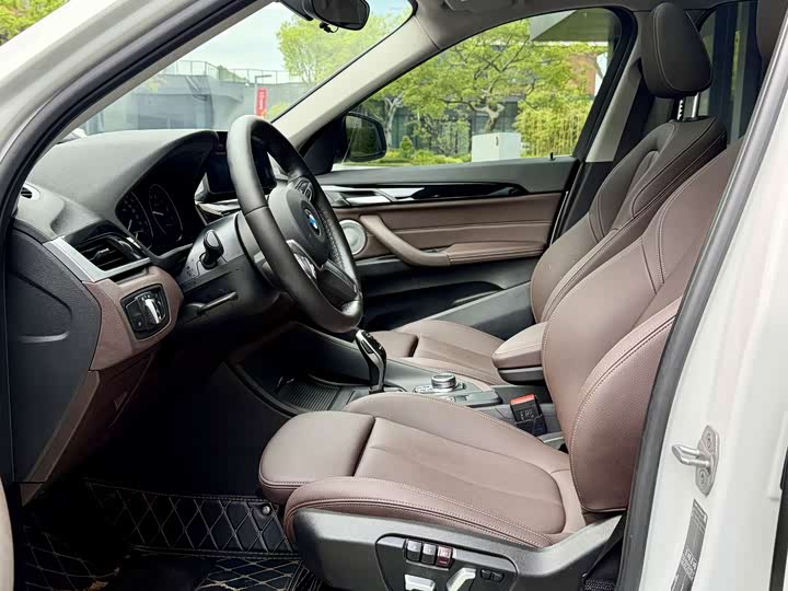 BMW X1 2021 s Drive 25 Li Leading — фото 5