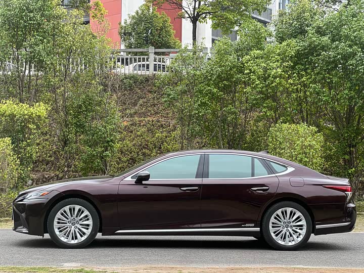 Lexus LS 2018 500h V — фото 4