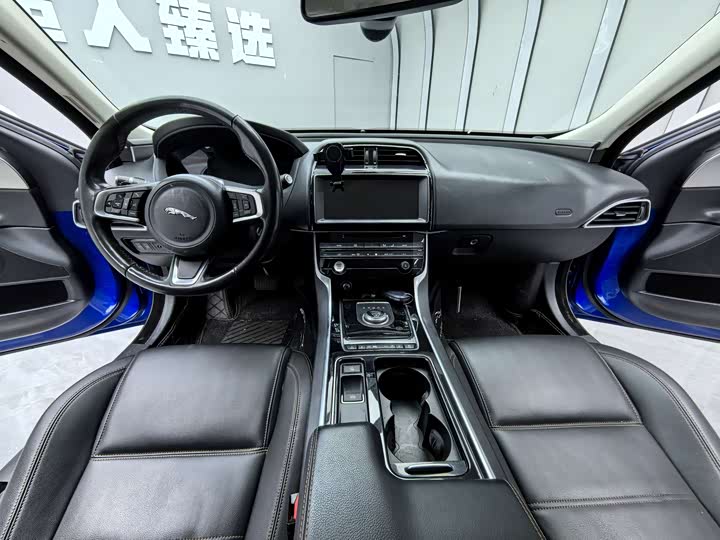 Jaguar XEL 2018 2.0 T 200 PS — фото 15