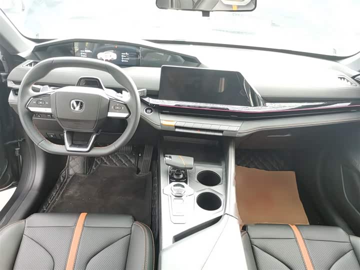 Changan UNI-V 2024 1.5 T Premium — фото 10