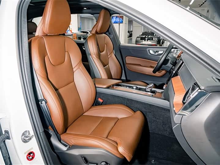 Volvo XC60 Hybrid 2025 Hybrid 4 WD — фото 22