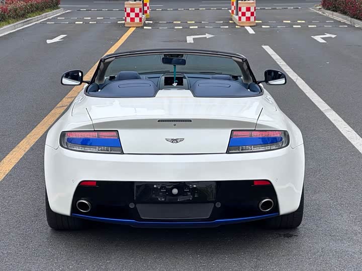 Aston Martin V8 Vantage 2017 4.7 L S — фото 16